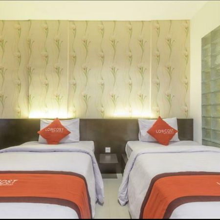 Lowcost Bed & Breakfast Jimbaran  Exterior photo