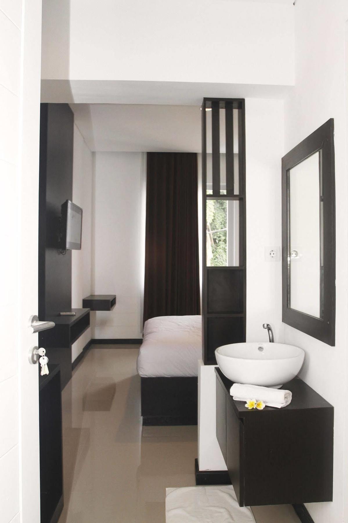 Lowcost Bed & Breakfast Jimbaran  Exterior photo
