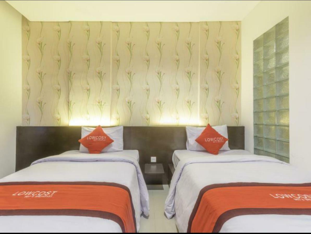 Lowcost Bed & Breakfast Jimbaran  Exterior photo